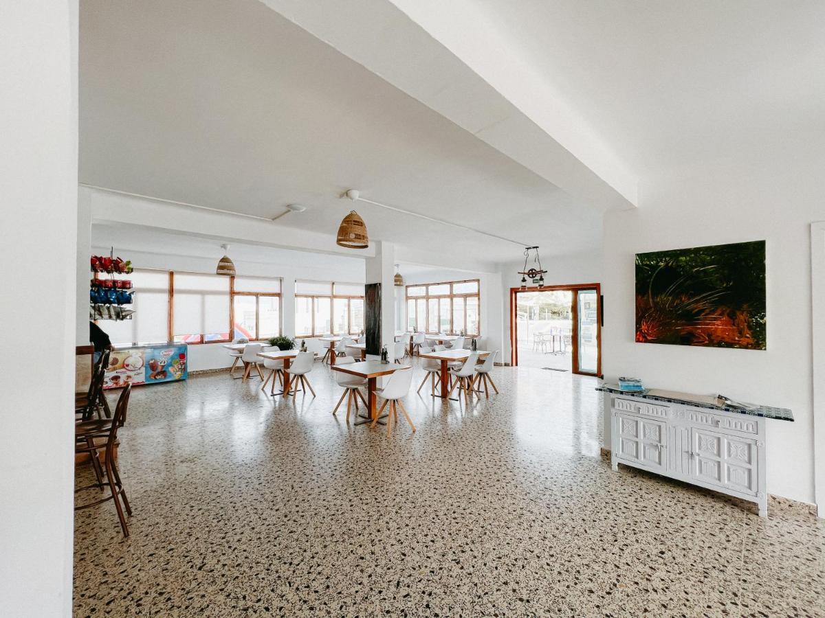 Hostal Cala Llombards Bagian luar foto