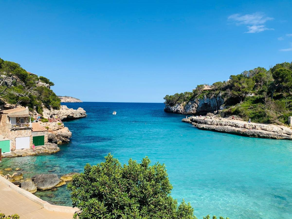 Hostal Cala Llombards Bagian luar foto