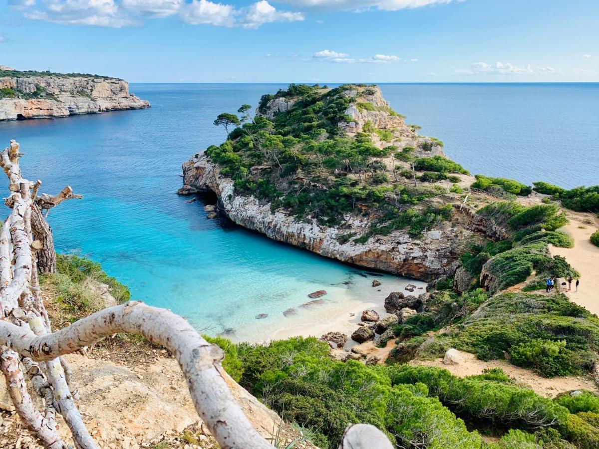 Hostal Cala Llombards Bagian luar foto