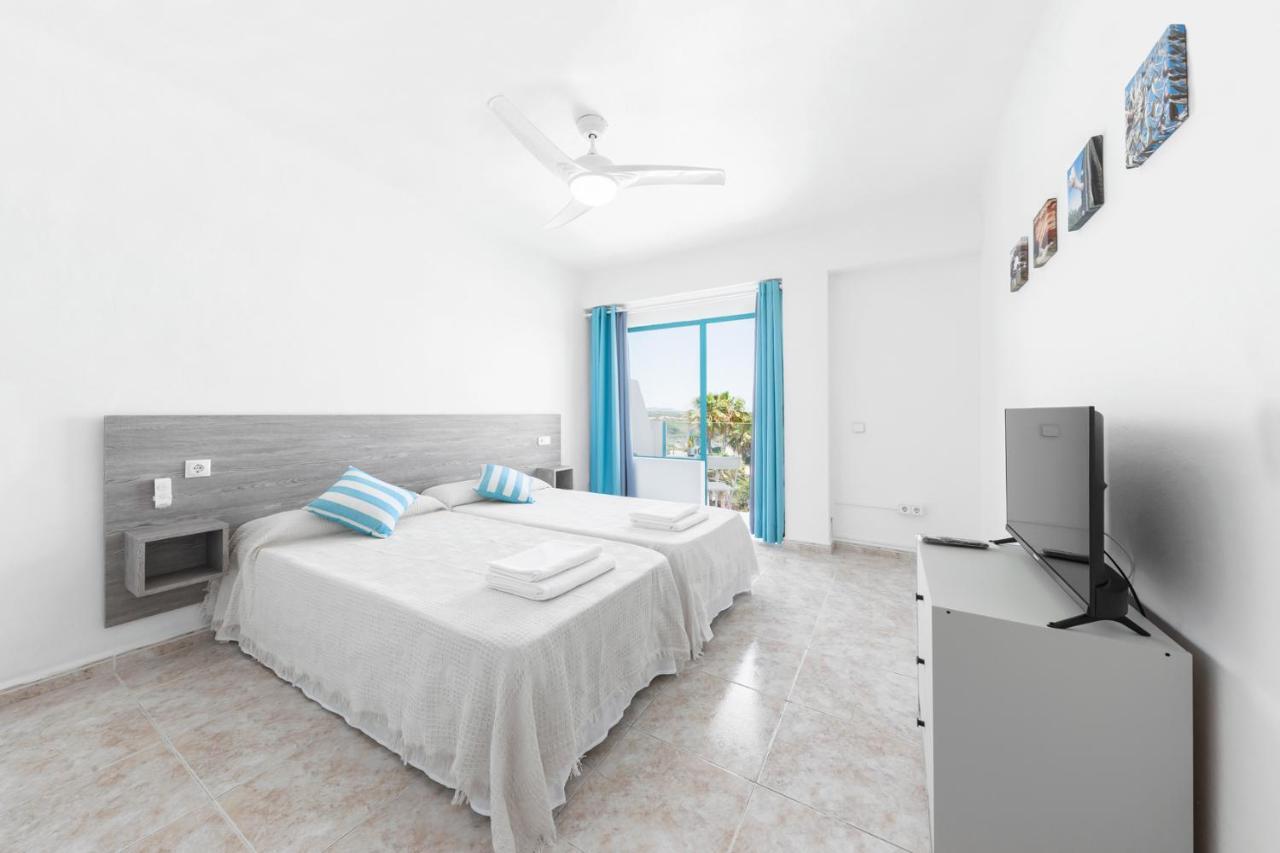 Hostal Cala Llombards Bagian luar foto