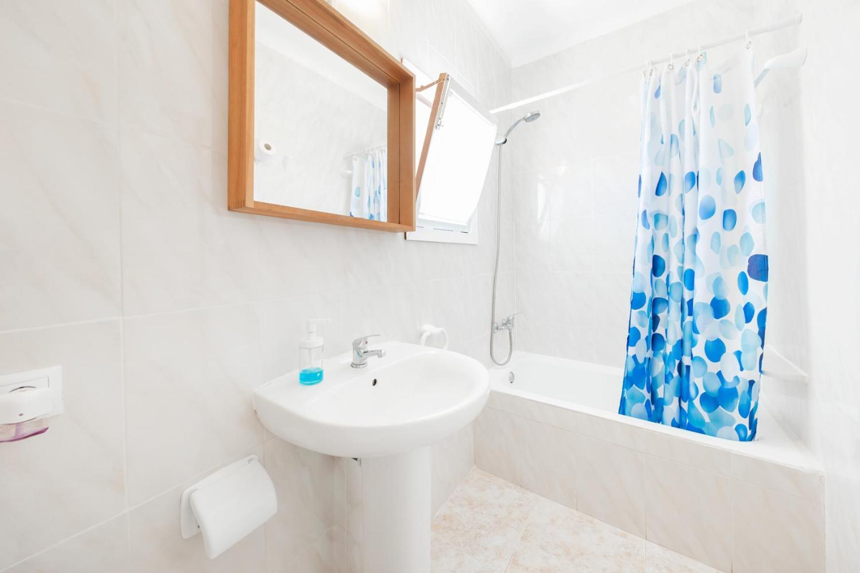 Hostal Cala Llombards Bagian luar foto