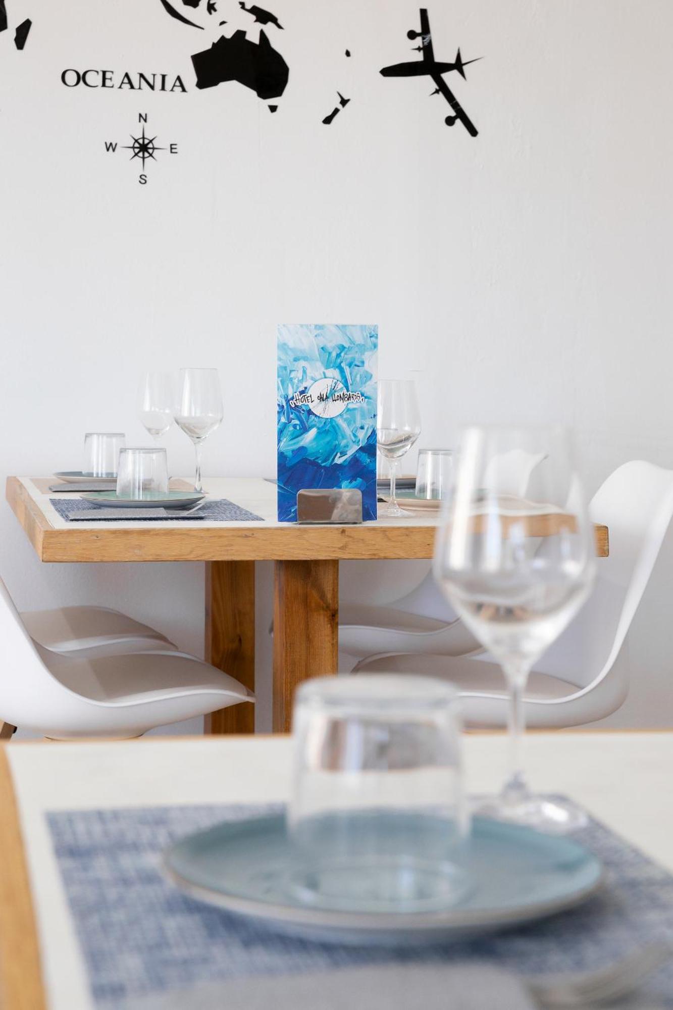 Hostal Cala Llombards Bagian luar foto