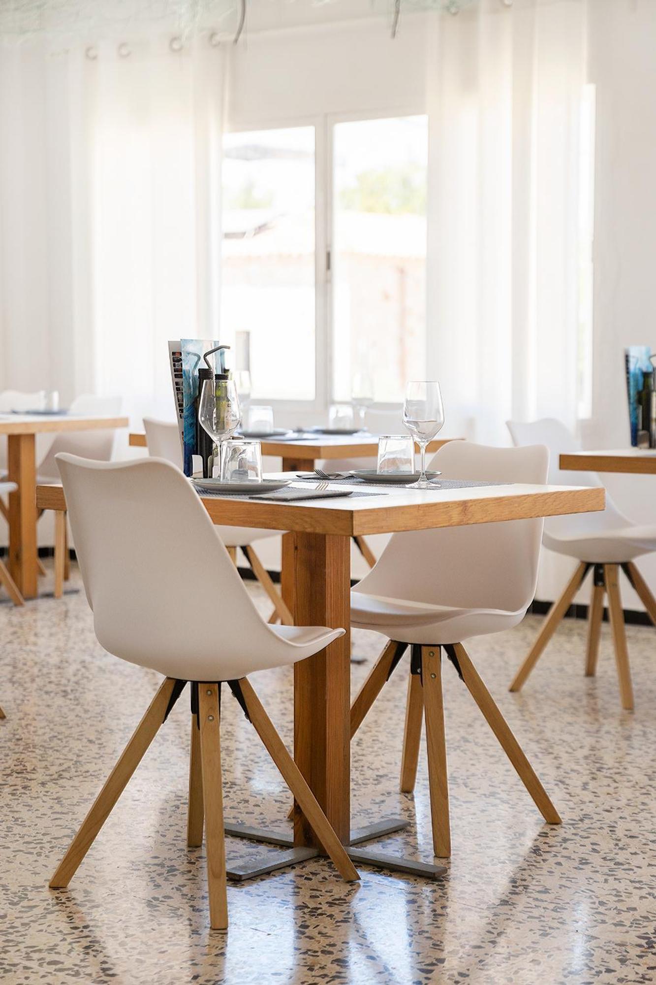 Hostal Cala Llombards Bagian luar foto
