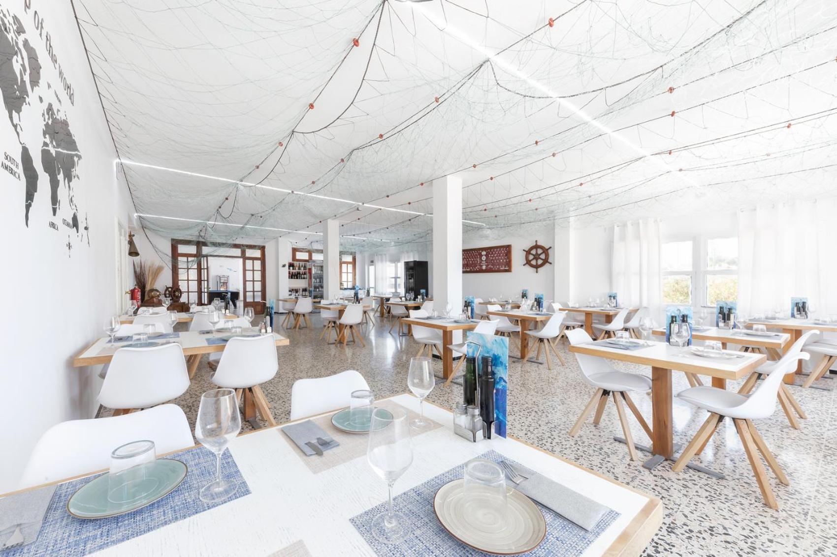 Hostal Cala Llombards Bagian luar foto