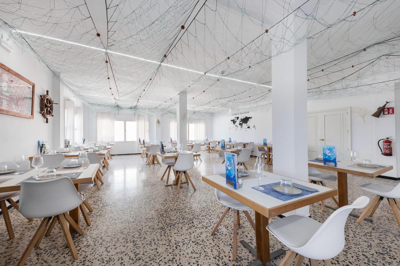 Hostal Cala Llombards Bagian luar foto