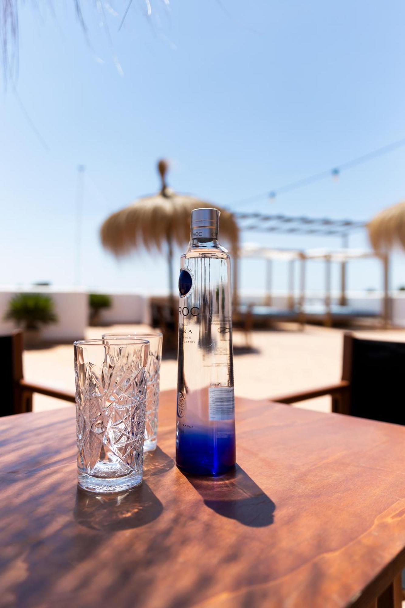 Hostal Cala Llombards Bagian luar foto
