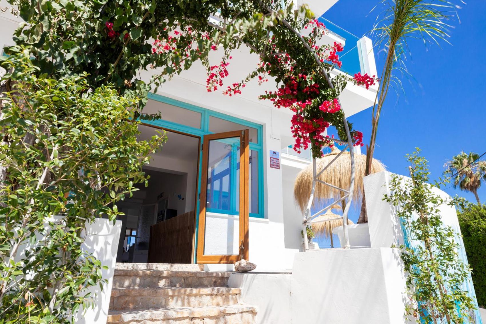 Hostal Cala Llombards Bagian luar foto