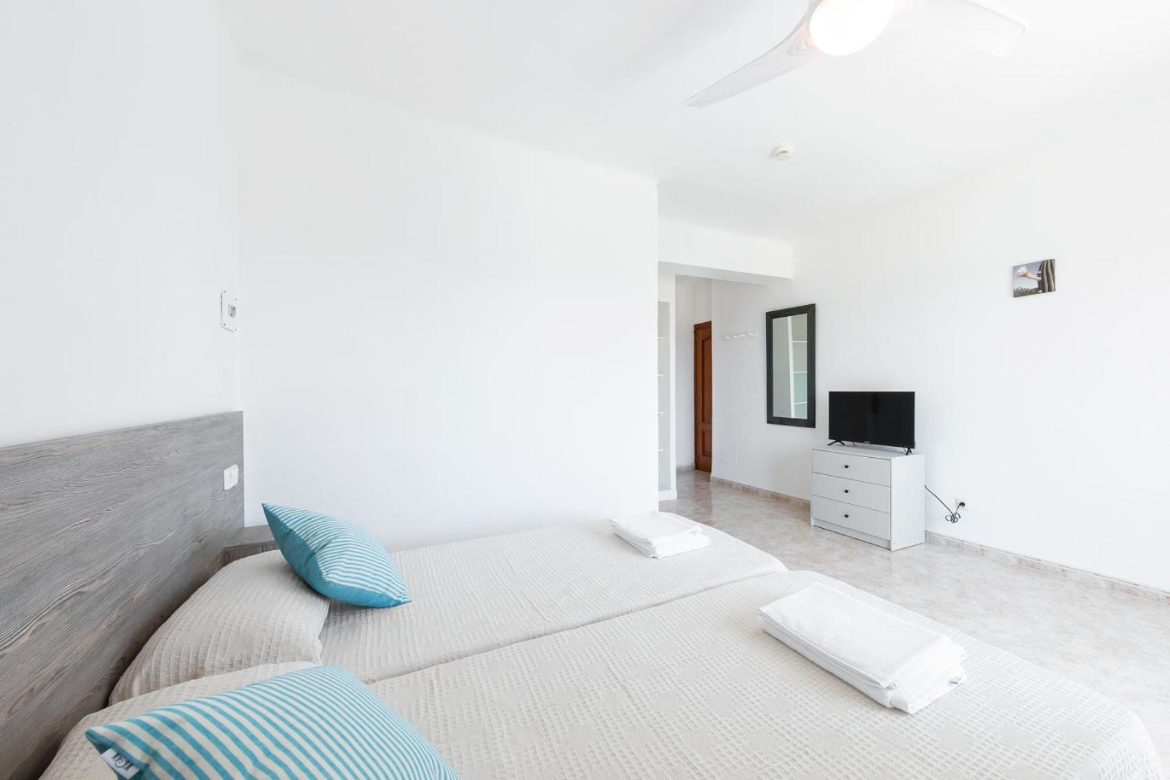 Hostal Cala Llombards Bagian luar foto