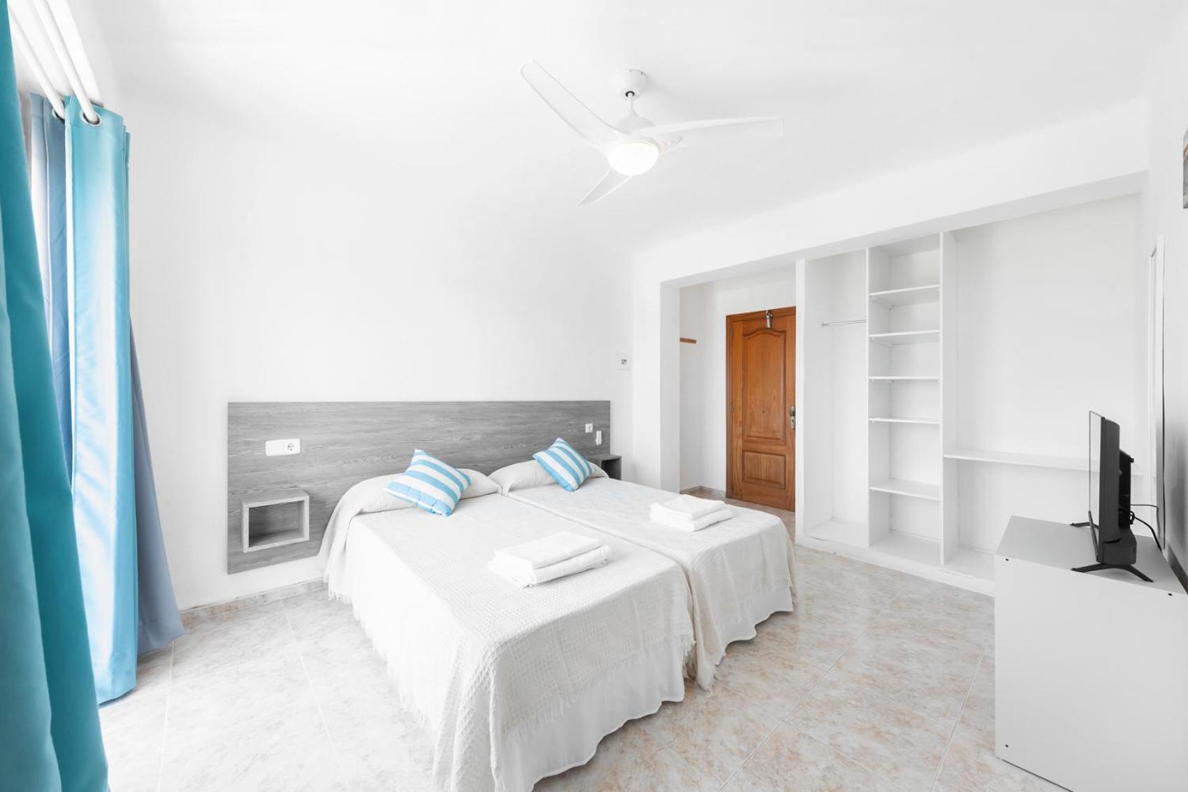 Hostal Cala Llombards Bagian luar foto