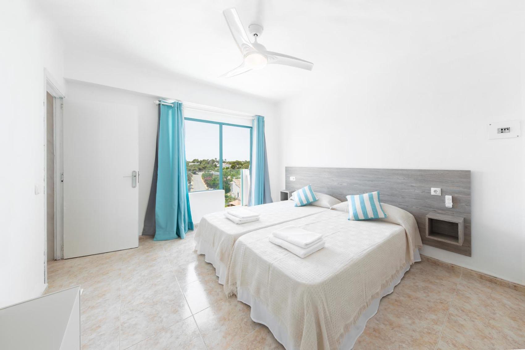 Hostal Cala Llombards Bagian luar foto