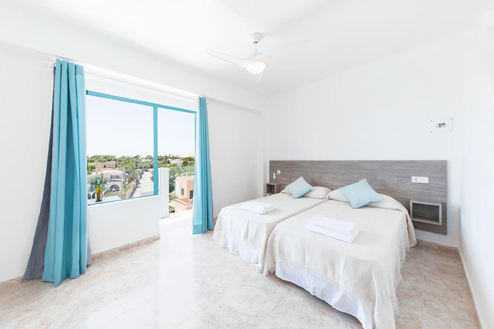 Hostal Cala Llombards Bagian luar foto